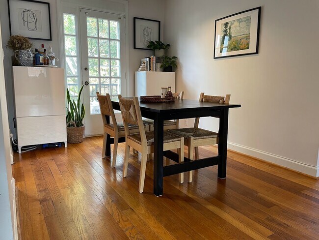 Dining Room - 2916 S Buchanan St