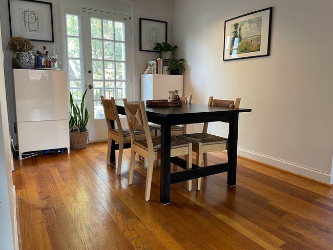 Dining Room - 2916 S Buchanan St