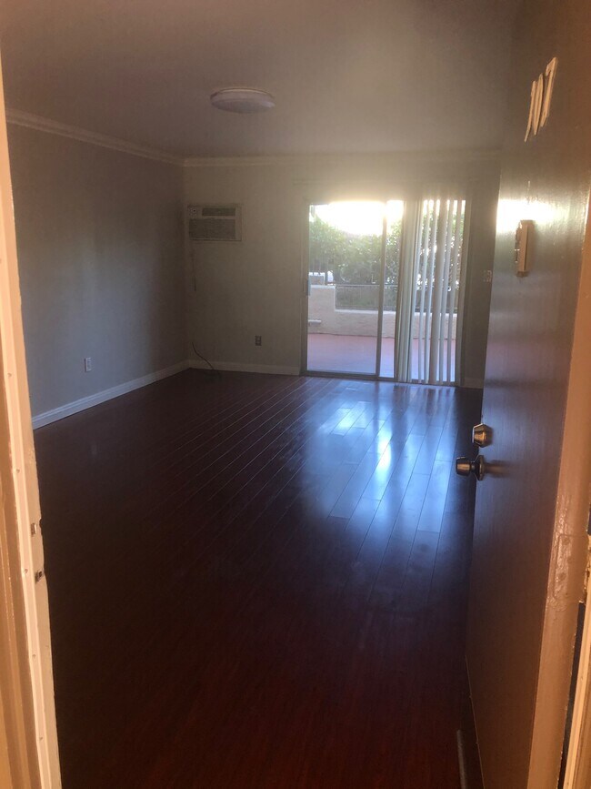 Foto del edificio - 10059 Pinewood Ave