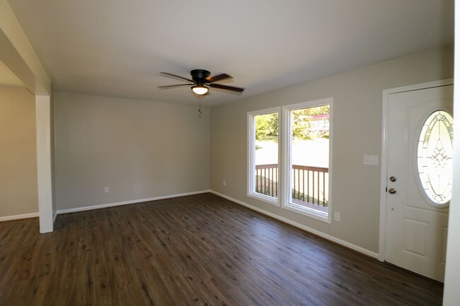 Building Photo - Adorable Home in Moody, AL