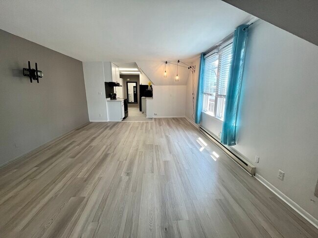 Foto del edificio - 2712 N Farwell Ave