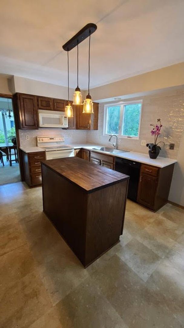 Foto del edificio - 4 br, 3 bath House - 7849 Woodpark Boulevard