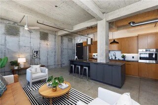 Foto del edificio - 100 W 5th St