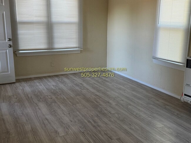 Foto del edificio - 320 N Loma Linda Ave