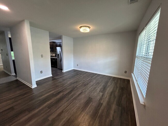 Building Photo - Beautiful 5 Bedroom Home in the Park Brook...