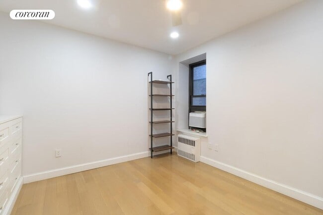 Building Photo - 101 W 81st St