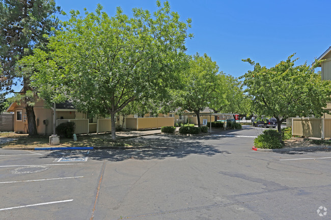 Foto del edificio - Willow Glen Apartments