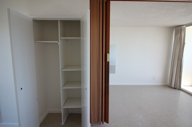 Foto del edificio - Secured Building -Studio, 1 Bath, 1 Parkin...