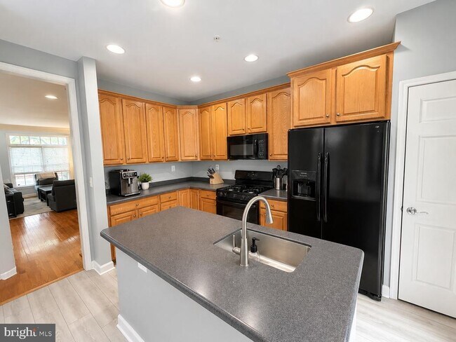 Building Photo - 506 Fallsgrove Dr