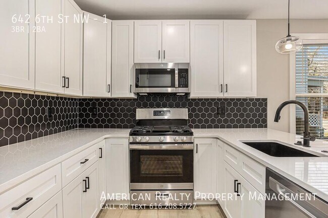Foto del edificio - 642 6th St NW