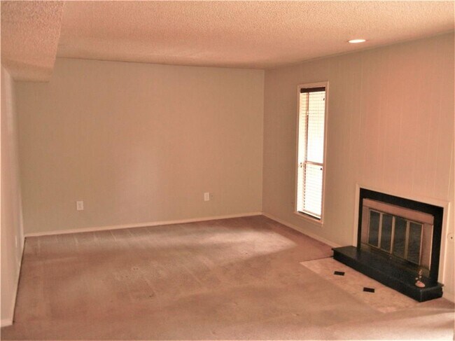 Foto del edificio - 6552 N Meridian Ave