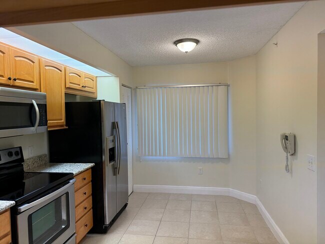 Foto del edificio - 900 SW 142nd Ave