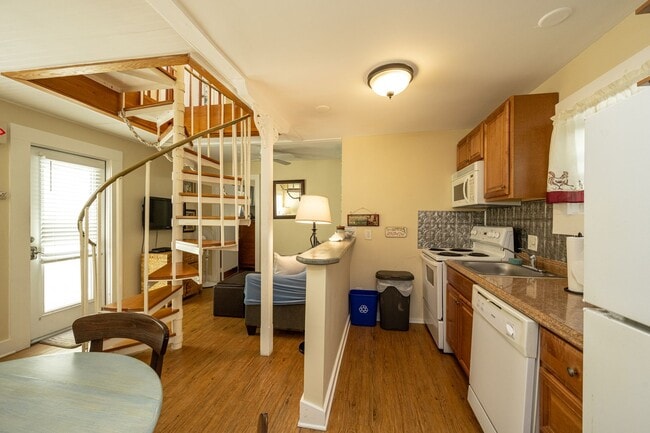 Foto del edificio - Old Town Apt Steps From Duval