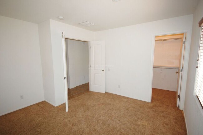 Foto del edificio - 43194 W Jeremy St