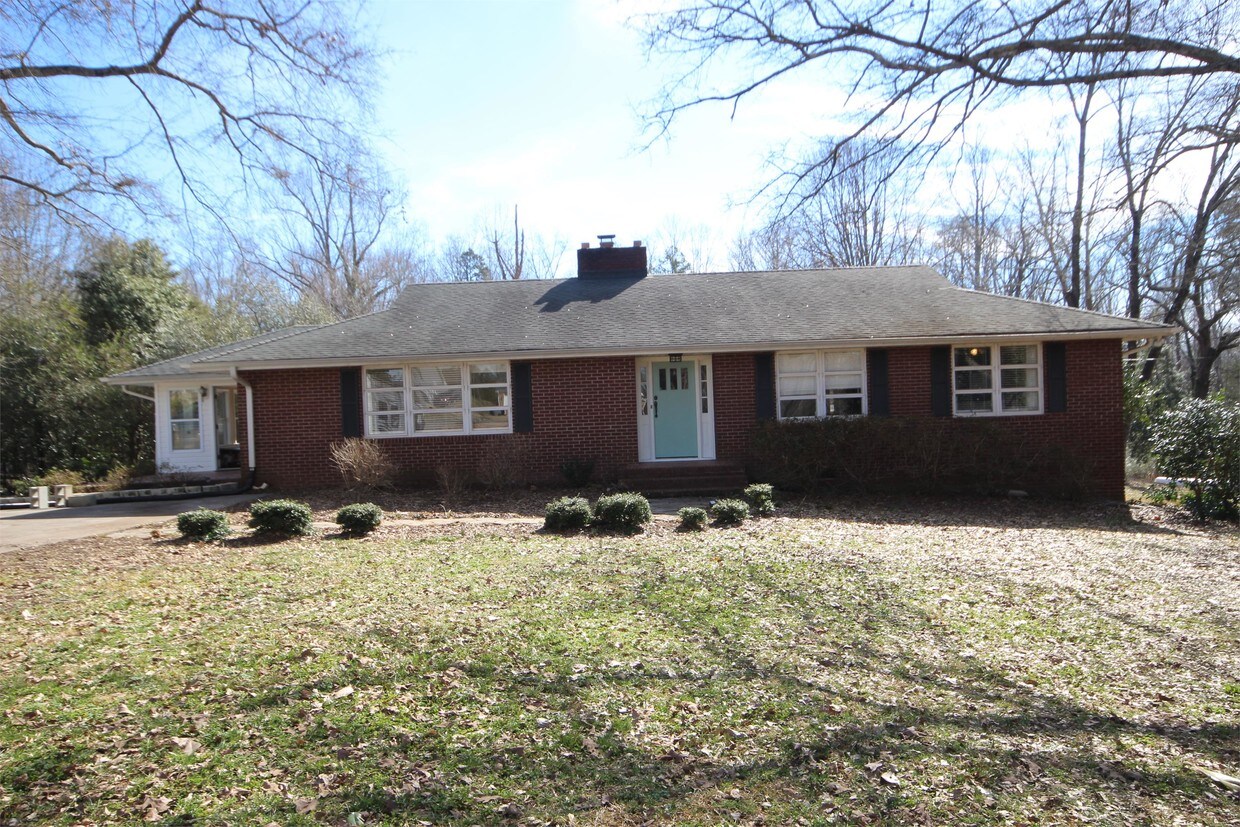 Primary Photo - 107 Watkins Bridge Rd