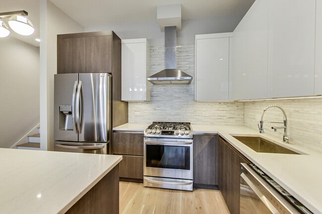 Foto del edificio - 1042 S Oakley Blvd