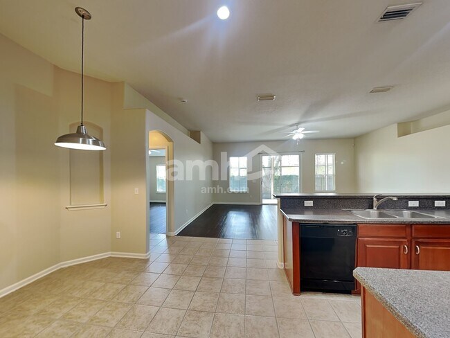 Foto del edificio - 633 Battlegate Ln