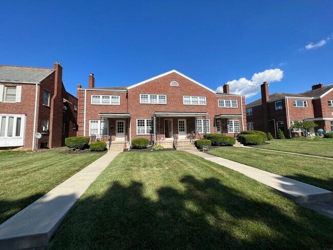Foto del edificio - 1658 Westwood Ave