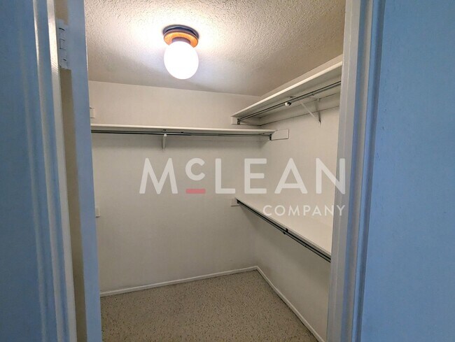 Building Photo - 2737 E Plaimor Ave