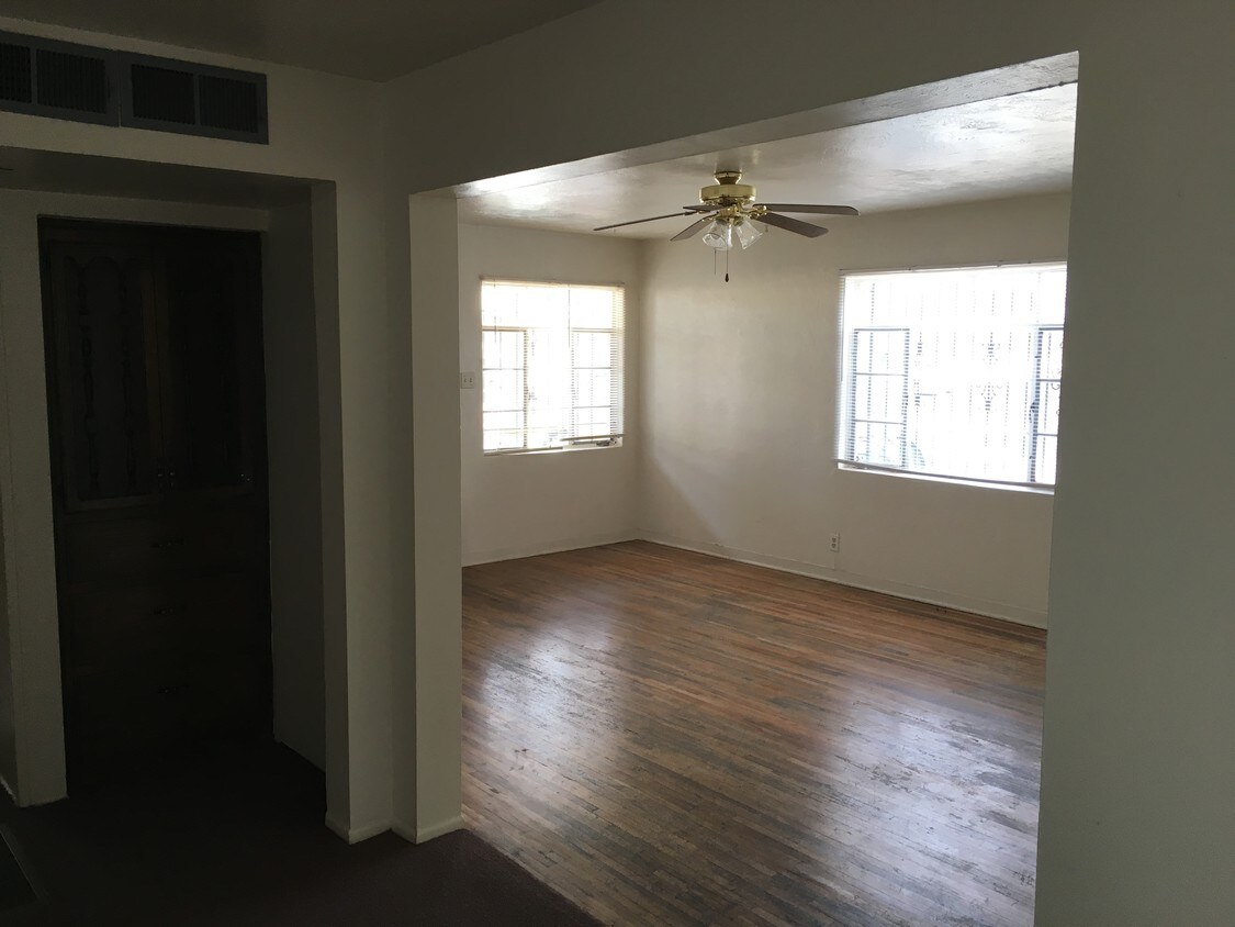 Pisos de madera de muestra - 601-603 San Pedro Dr SE