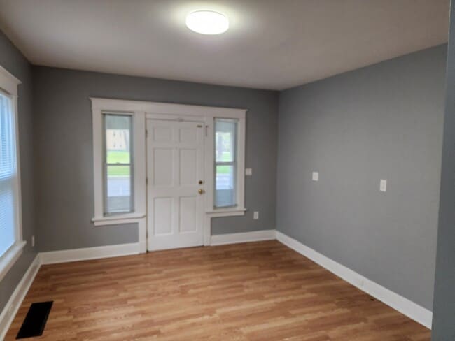 Building Photo - 337 Riverside Dr