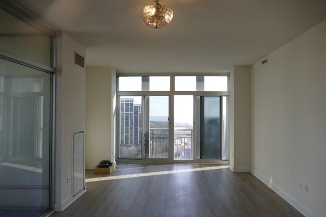 Building Photo - 1400 S Michigan Ave