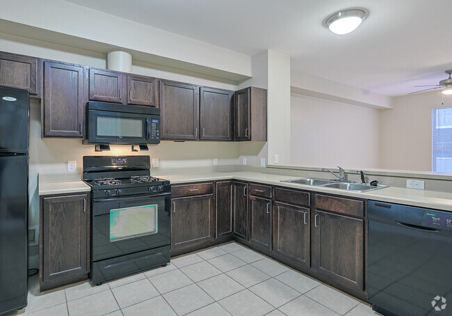 1BR, 1BA - 712SF - Kitchen - M Station