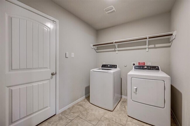 Foto del edificio - 3006 Dripping Springs Ct