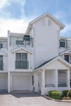 Building Photo - 320 Island Way