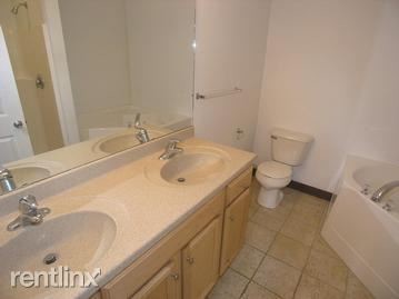 Building Photo - 1315 Fraternity Village Dr