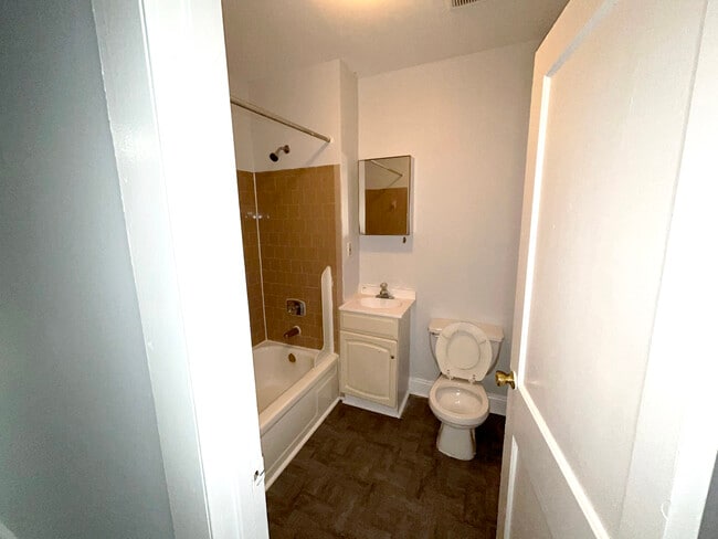 Building Photo - 1800 McCulloh St