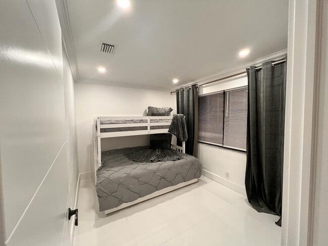Building Photo - 51 Lariat Cir