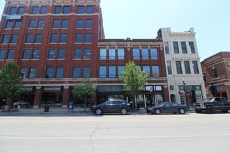 Building Photo - 107 W Sycamore St