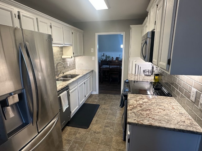 Building Photo - 9129 Kings Canyon Dr