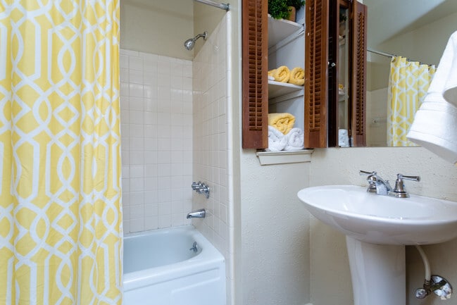 2BR,2BA-909sft - Aspen Apartments Shreveport, LA