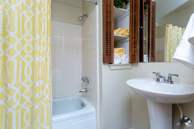 2BR,2BA-909sft - Aspen Apartments Shreveport, LA