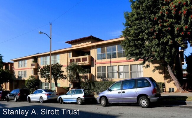 Building Photo - 1 br, 1 bath Apartment - 633 N. Taylor Ave...