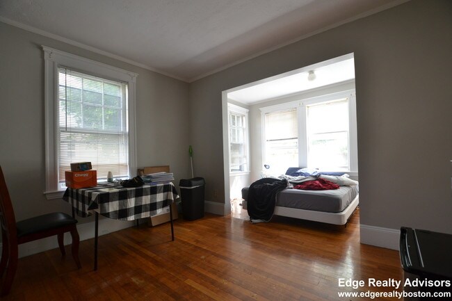 Foto del edificio - 28 Crosby Rd