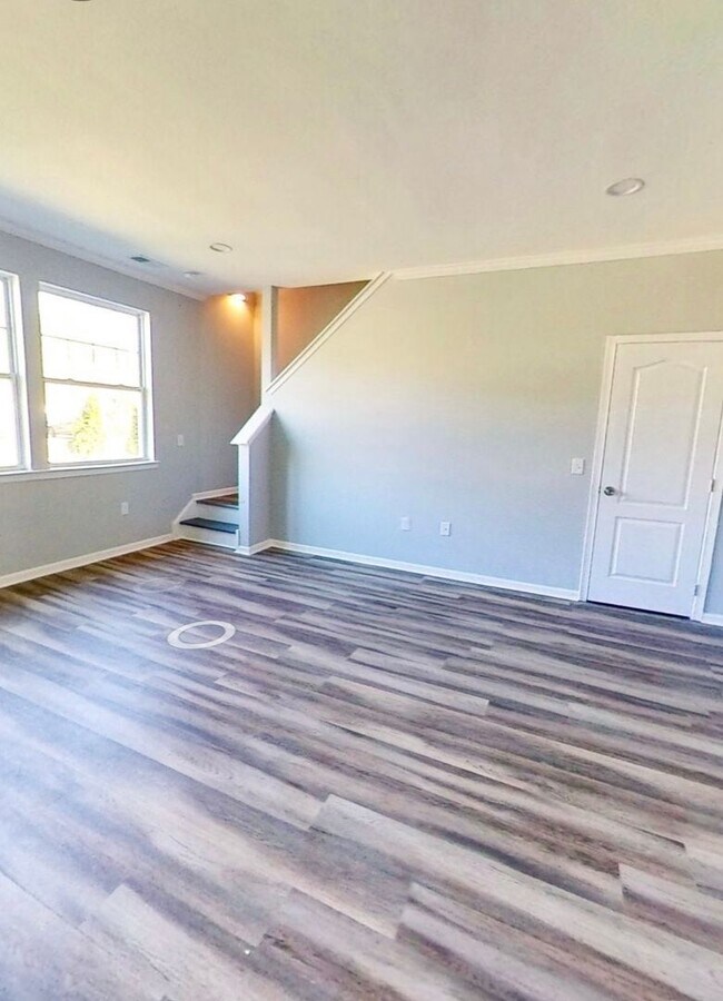 Building Photo - Stunning 3-Bedroom, 2.5-Bathroom Home in T...