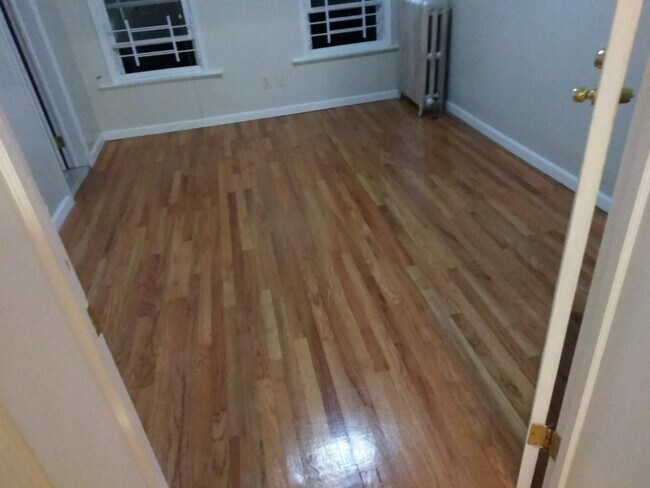 Foto del edificio - 990 E 96th St