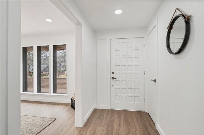 Building Photo - 2809 Pecan Valley Dr