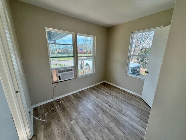 Foto del edificio - 2 bed cute home