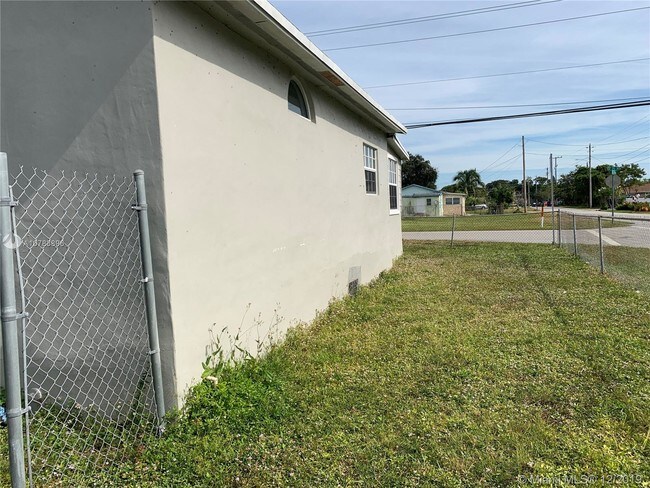 Building Photo - 7600 NW 21st Ave