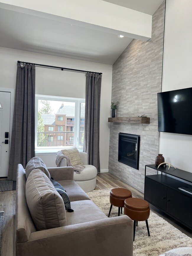 Building Photo - 754 Boulder Ct