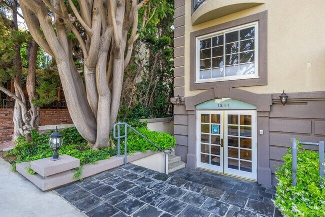 Foto del edificio - 1844 Kelton Ave