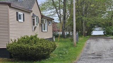 Building Photo - 2 Hedgeway St