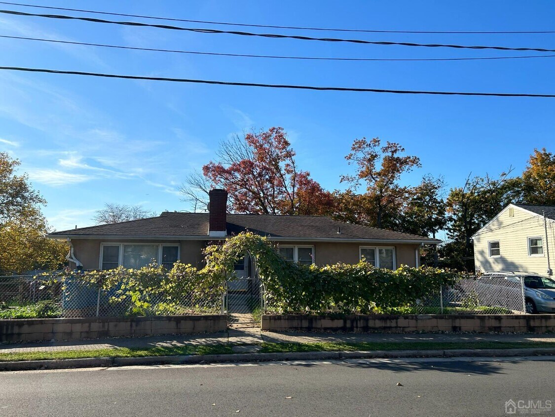 254 Inza St Unit A, Highland Park, NJ 08904 Room for Rent in Highland