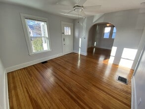 Building Photo - 705 Maple Ave