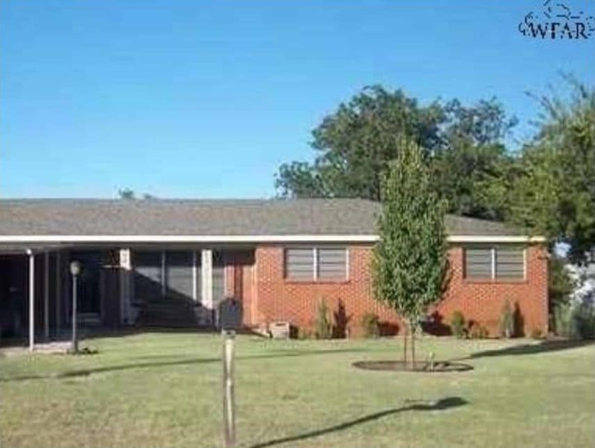 109 W Summit Ave, Electra, TX 76360 House Rental in Electra, TX