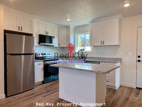 Building Photo - 298 E 600 N